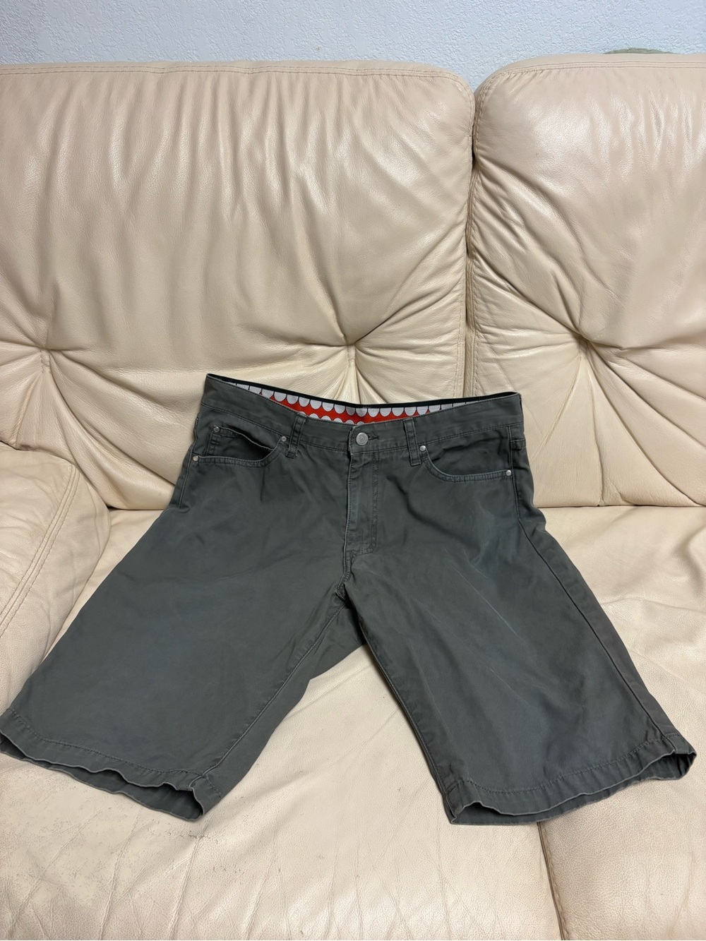 ORIGINAL FAKE sz 3 US 33 Gray Chino Shorts Chomper Teeth Back Pocket KAWS